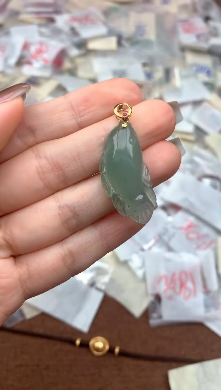 18K金镶嵌挂件翡翠—