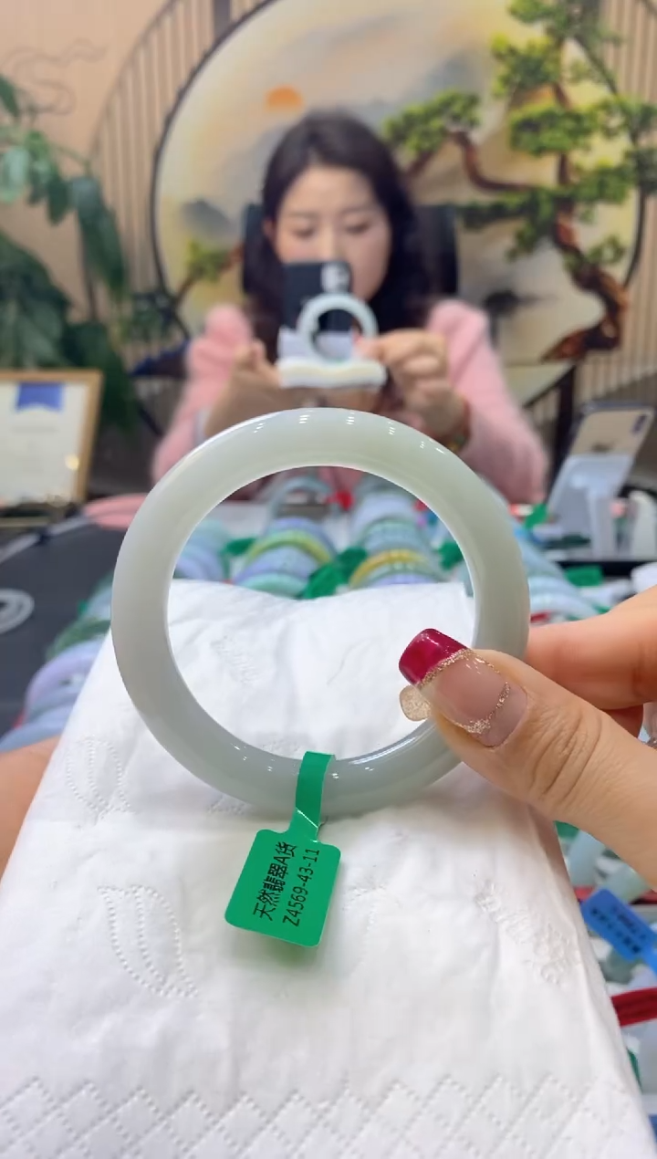 【闪购商品】翡翠手镯未镶嵌99905576