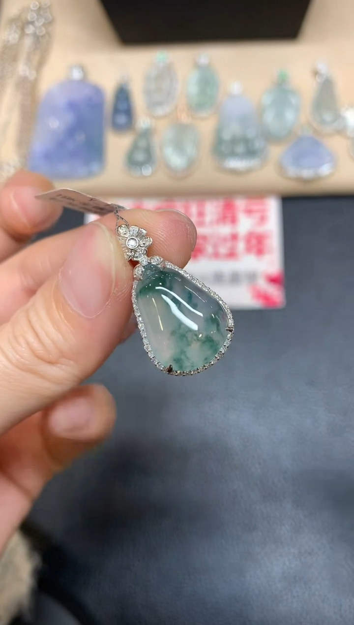 【闪购商品】翡翠吊坠(不含链)18K金镶嵌福瓜【无服务费