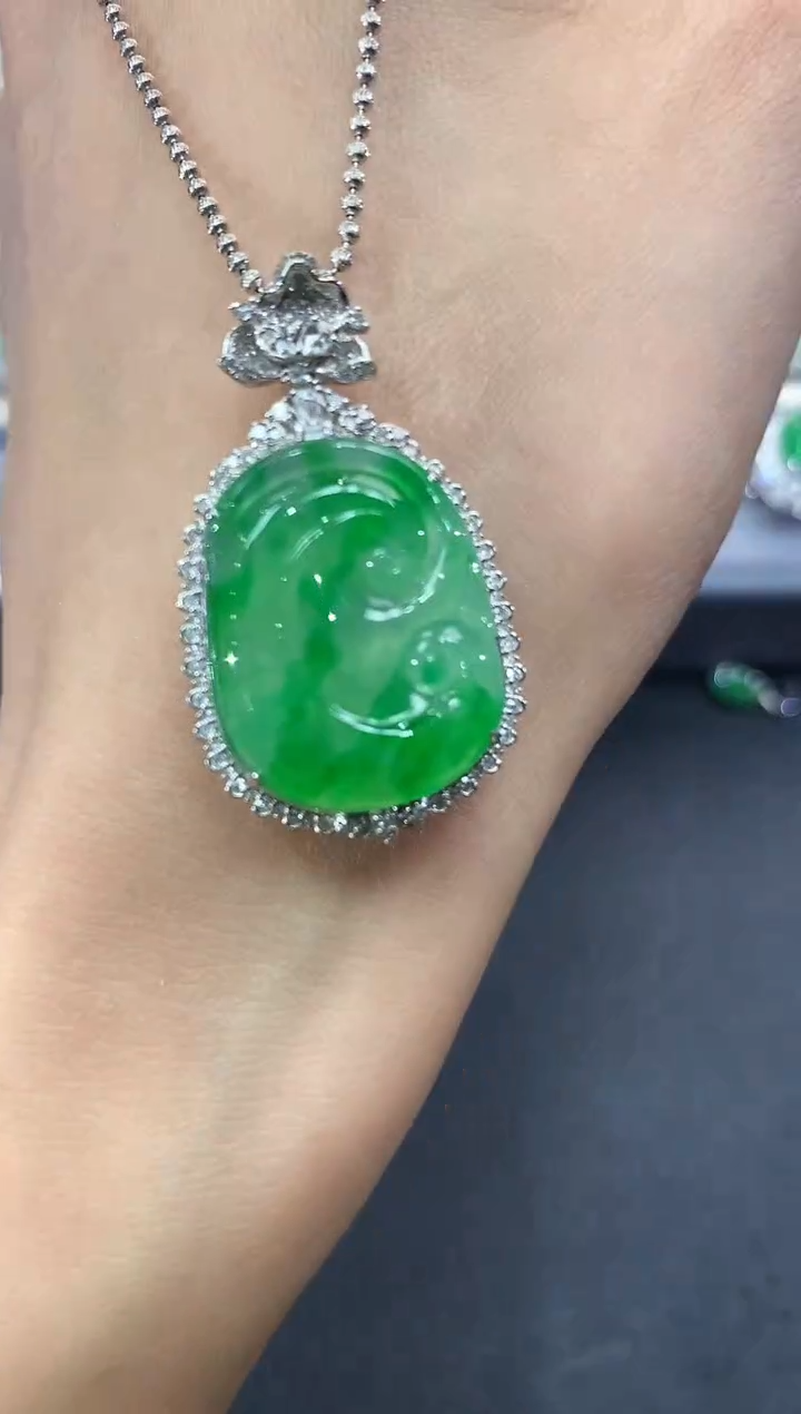 【闪购商品】翡翠吊坠(不含链)18K金镶嵌q53       