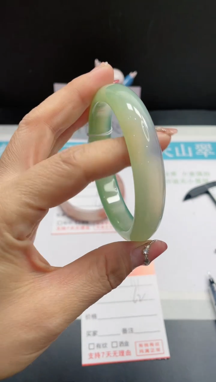 【闪购商品】石英质玉手镯未镶嵌111