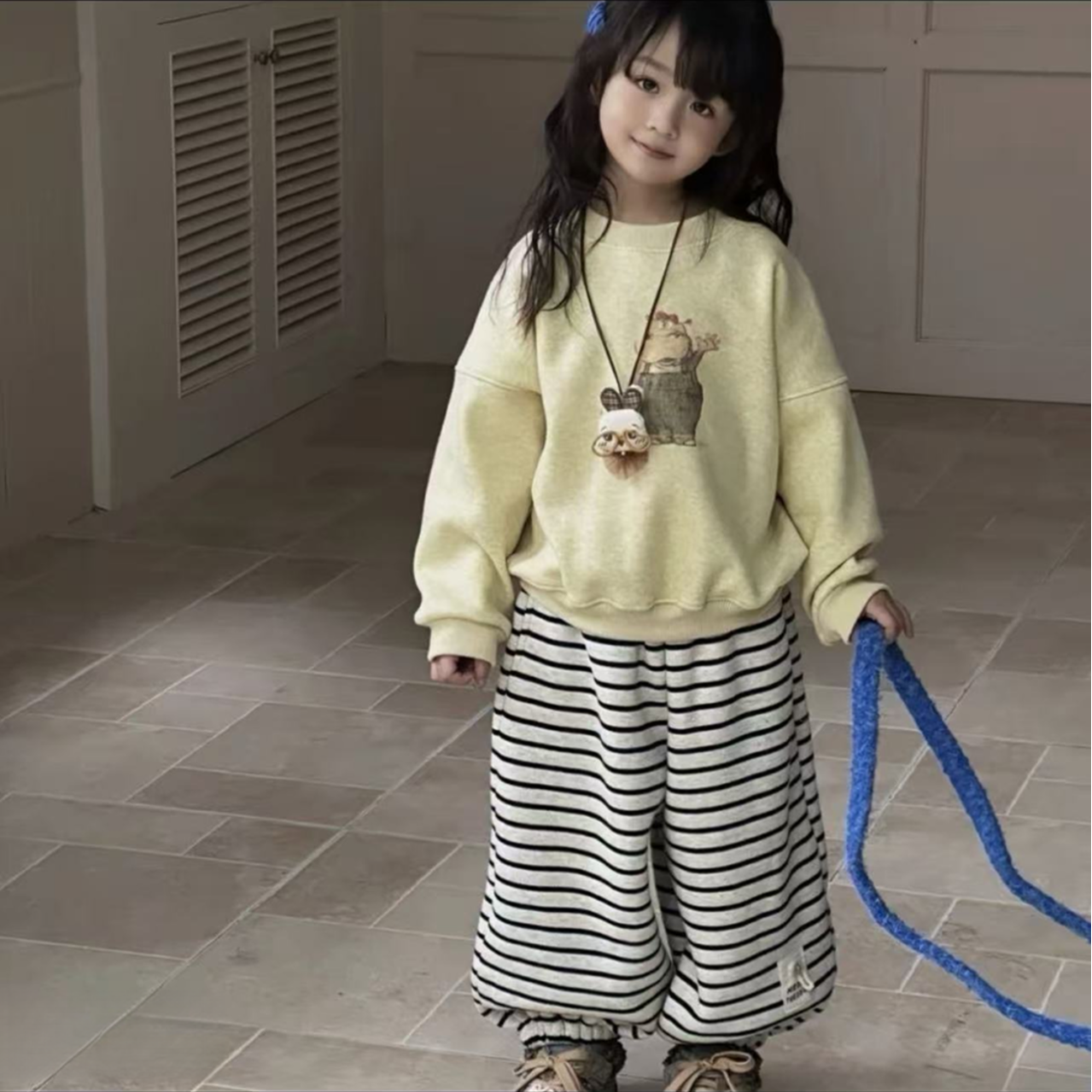 女童加绒卫衣套装2025新款秋冬季儿童卡通上衣条纹裤两件套