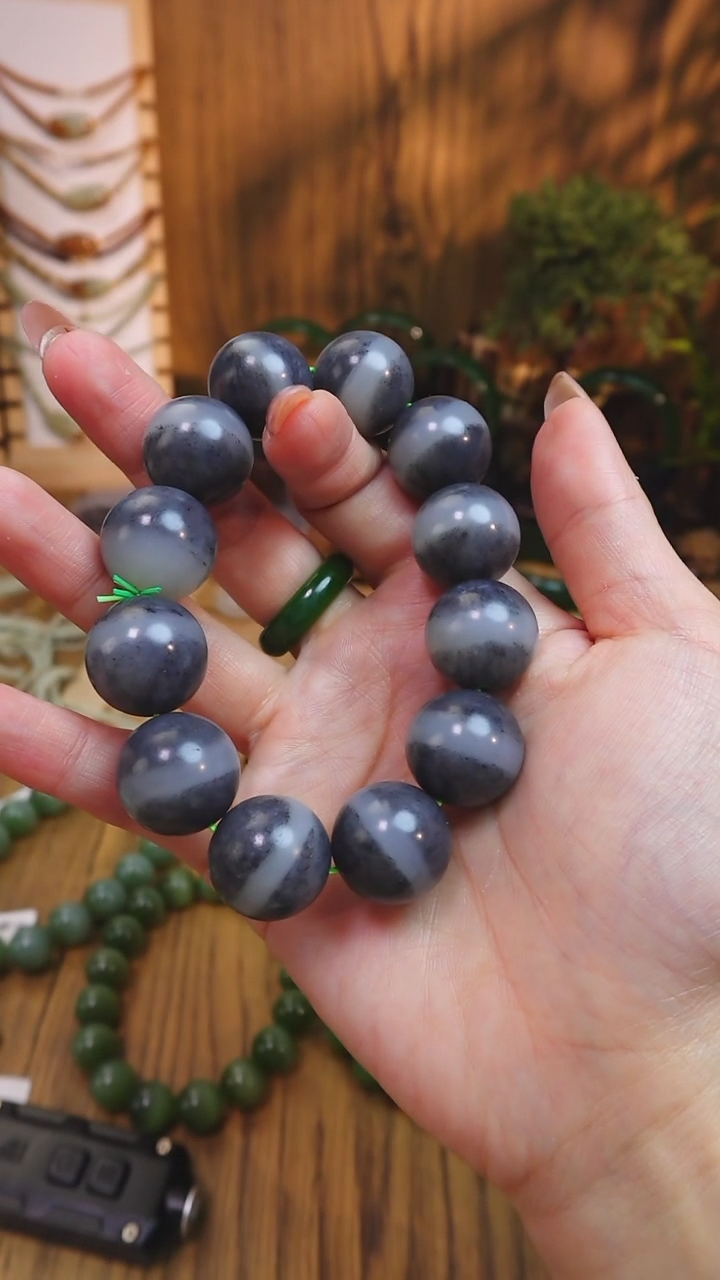 【闪购商品】未镶嵌和田玉手串新疆青花一线天