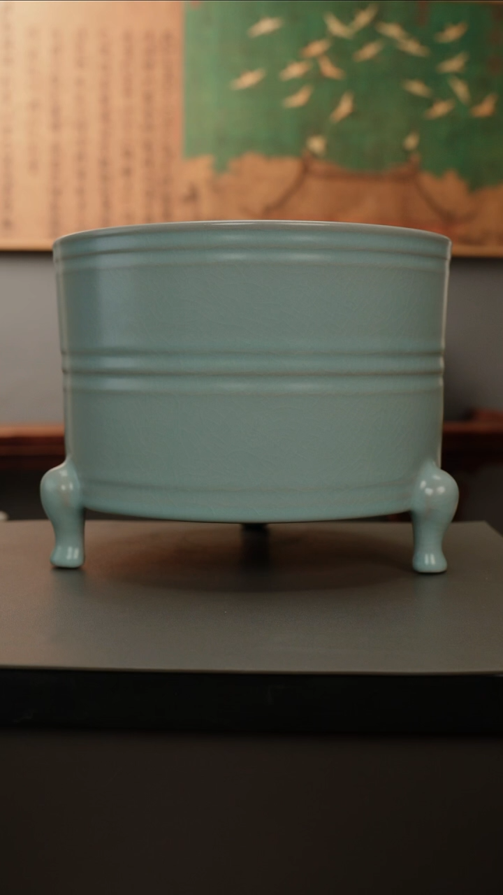 【闪购商品】杯原产地原矿  三足弦纹尊  微瑕