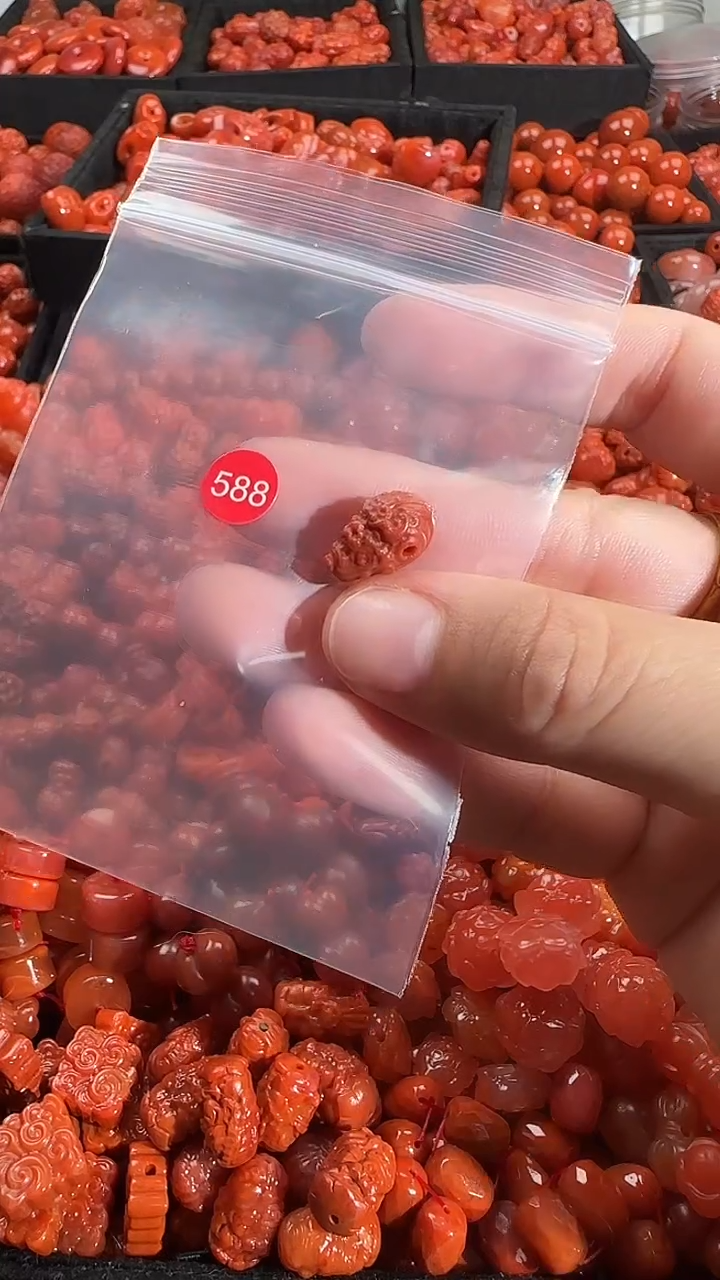 颈饰未镶嵌南红玛瑙1