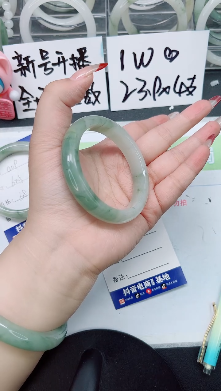 【闪购商品】石英质玉手镯未镶嵌a120