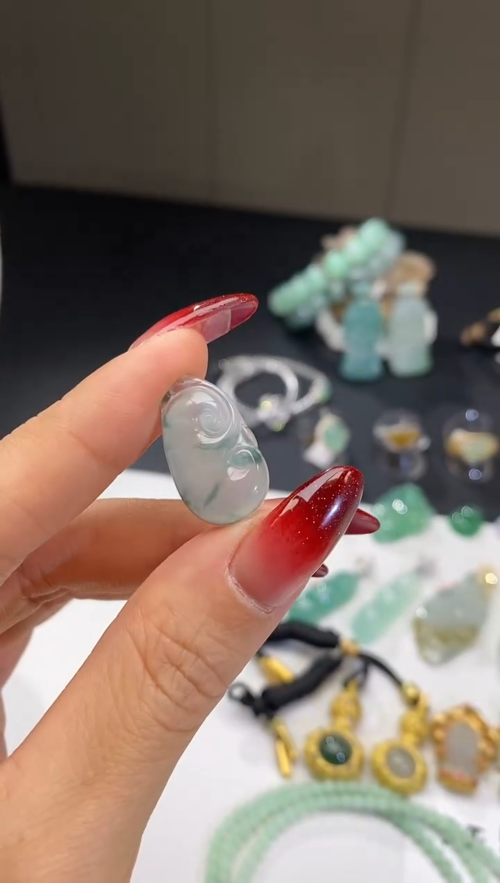 【闪购商品】翡翠颈饰未镶嵌如意