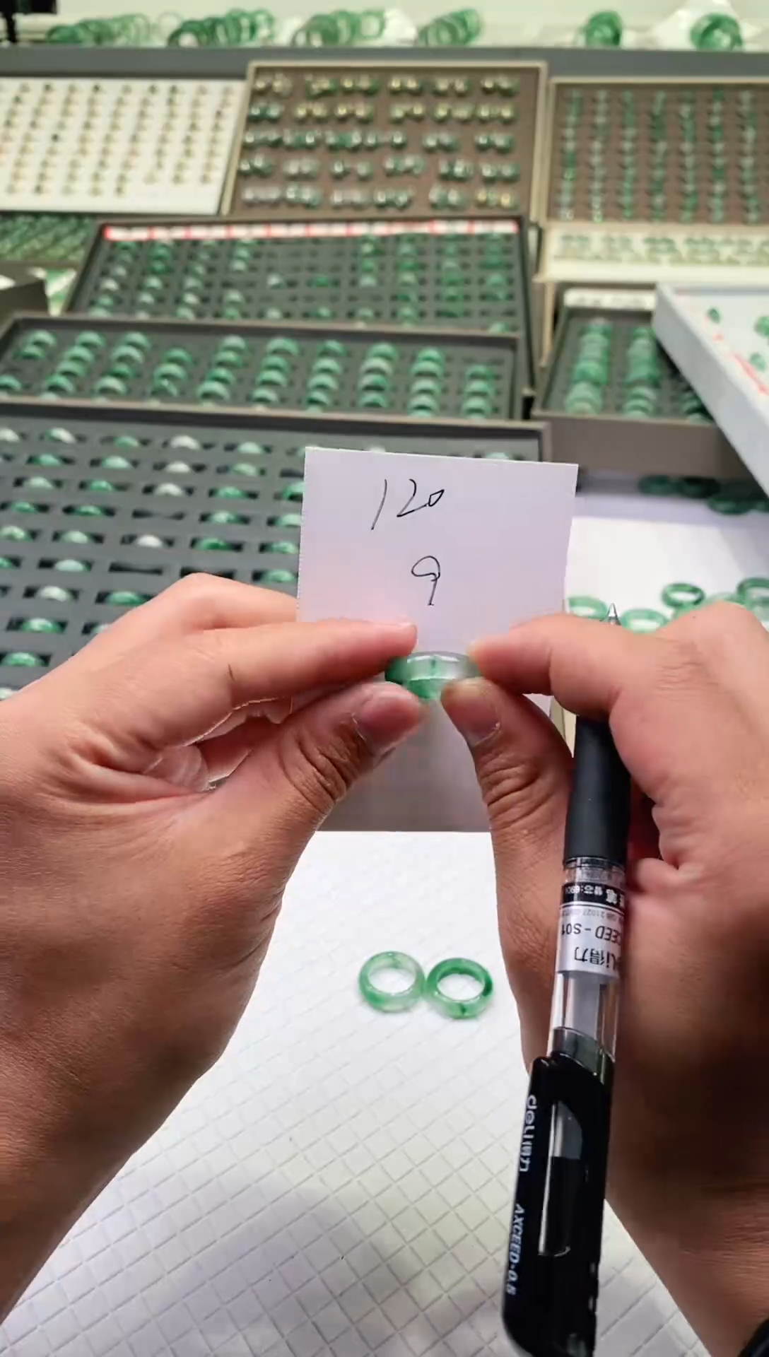 未镶嵌石英质玉（非洲翠）戒圈高货戒圈