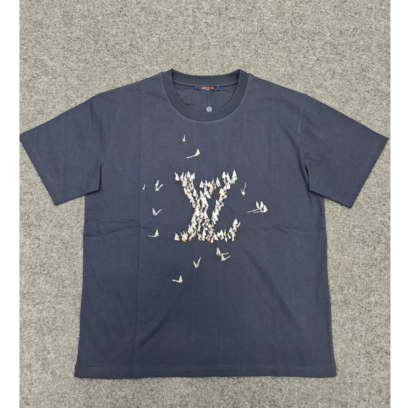 LouisVuitton/路易威登男士夏季胸口刺绣印花logo圆领短袖