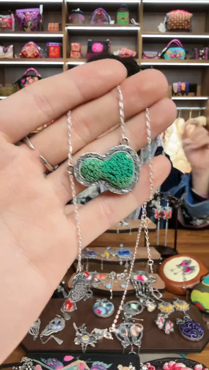 【闪购商品】织绣223蒙阿苏苗绣传承