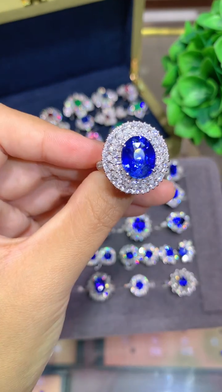 戒指蓝宝石18K金镶嵌5.04CT