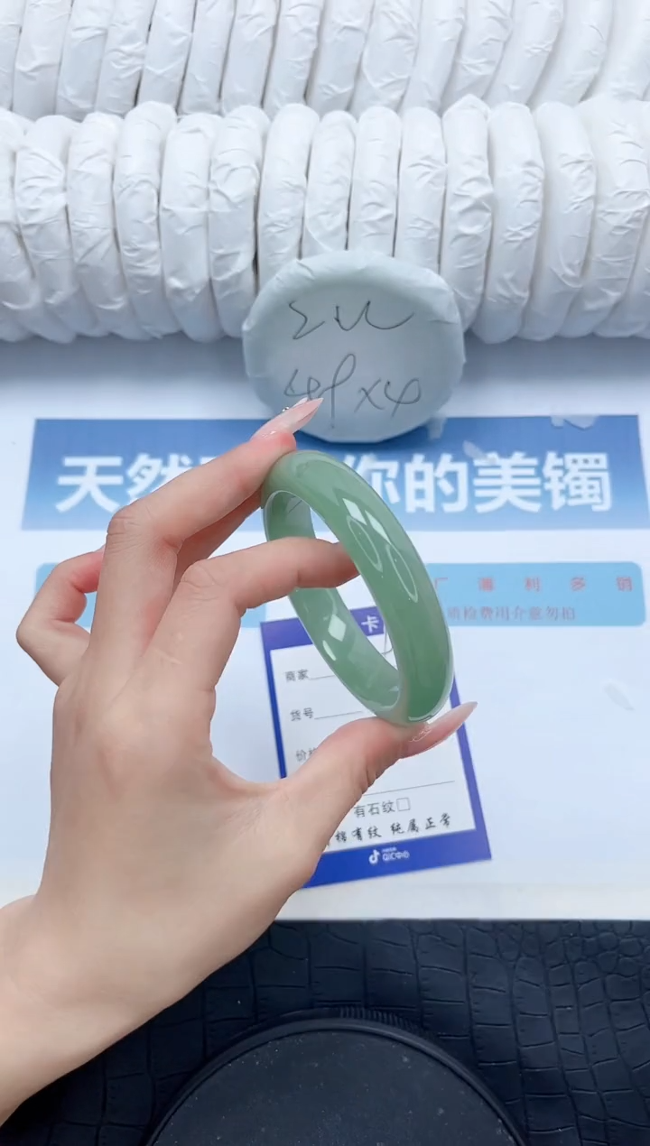 【闪购商品】石英质玉未镶嵌手镯/109-58.9