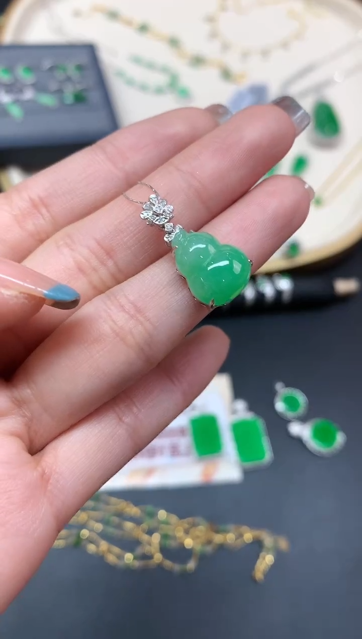 【闪购商品】翡翠戒指18K金镶嵌吊坠A260|3980