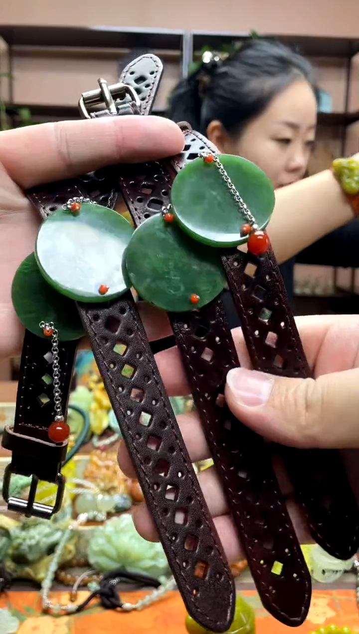 颈饰未镶嵌和田玉多样性发货发其中之一