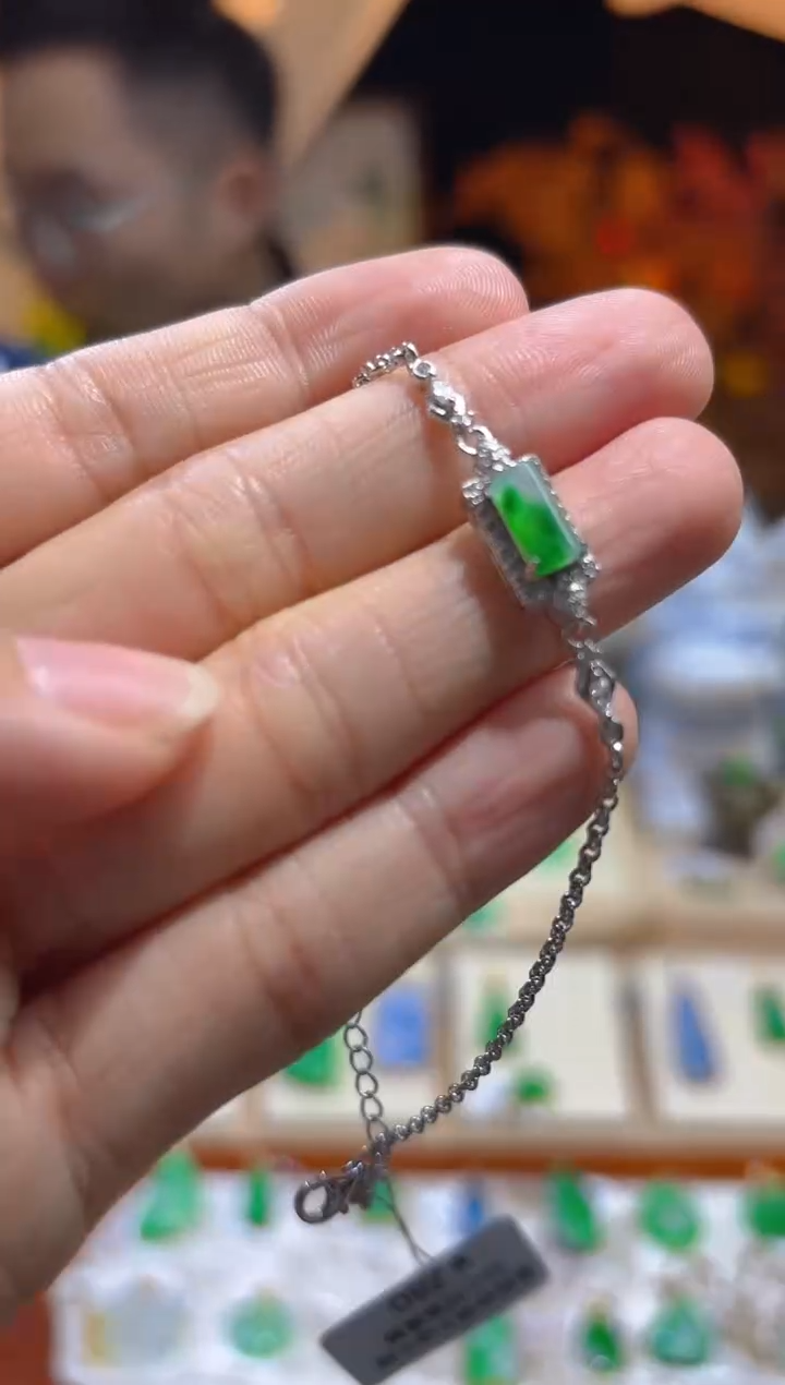 【闪购商品】翡翠颈饰未镶嵌假一赔三