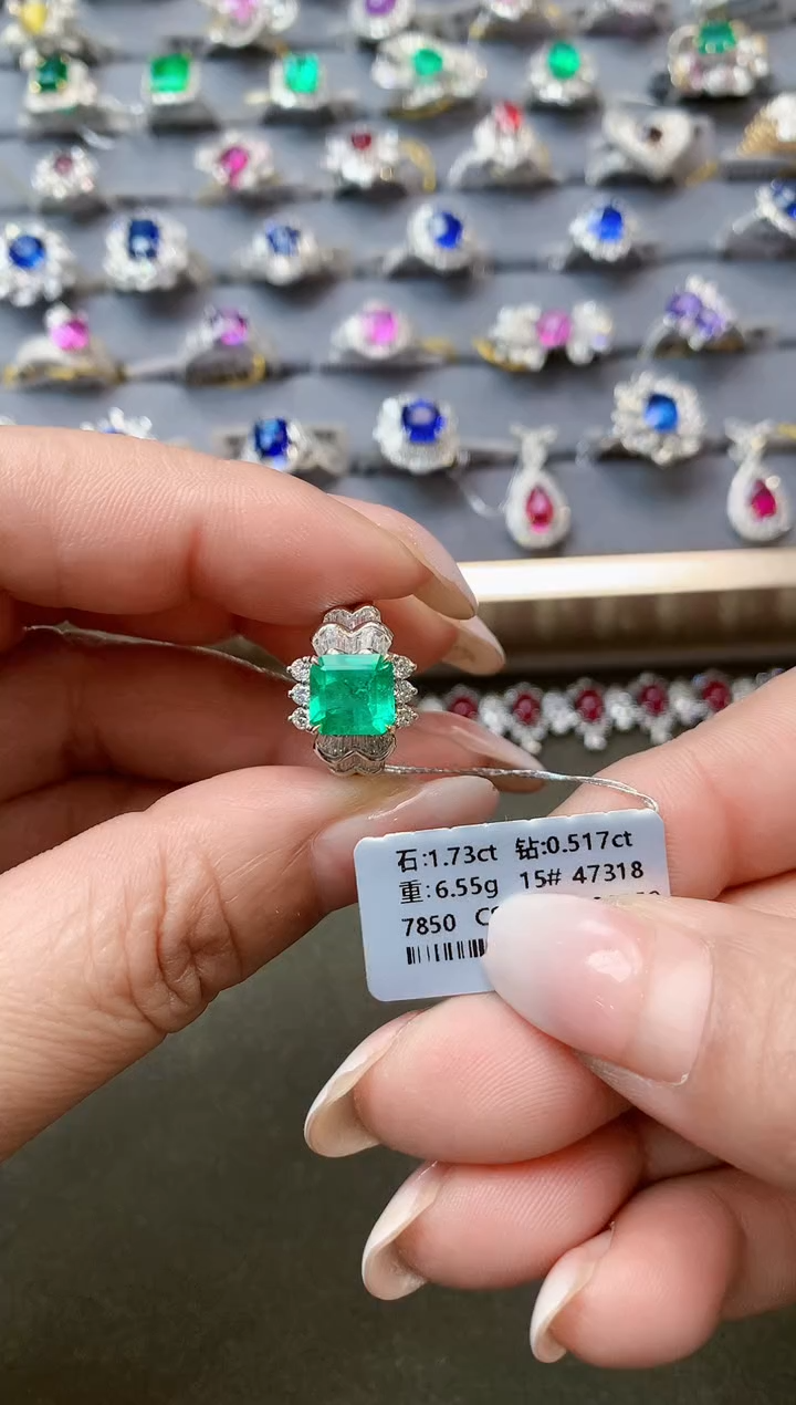 【闪购商品】祖母绿戒指18K金镶嵌哥伦1