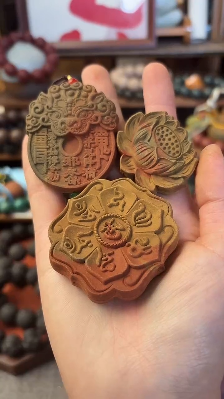 泥塑药师香香牌三个一起
