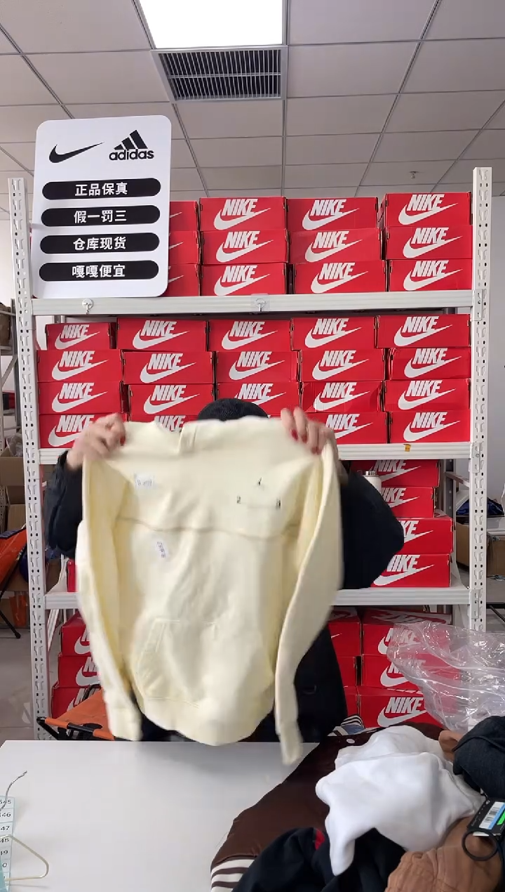 编码682 尺码 160 胸围衣长  正品直播间过款童装