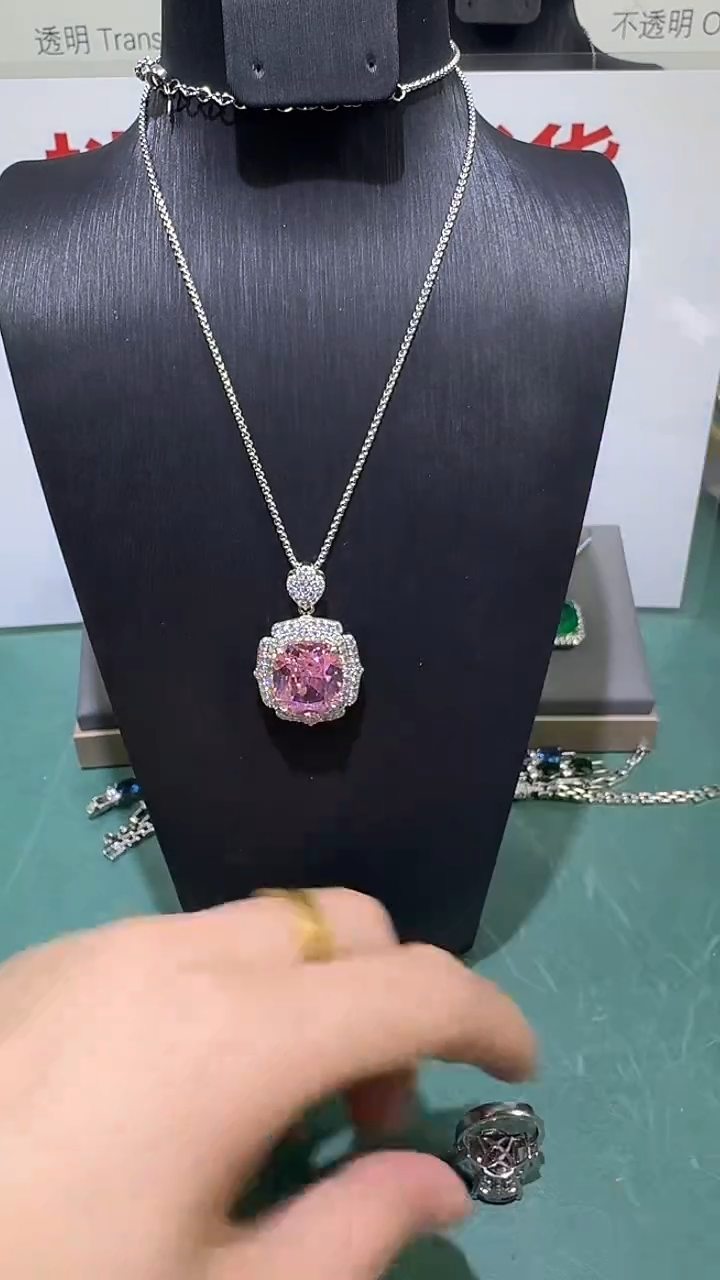 颈饰蓝宝石18K金镶嵌20