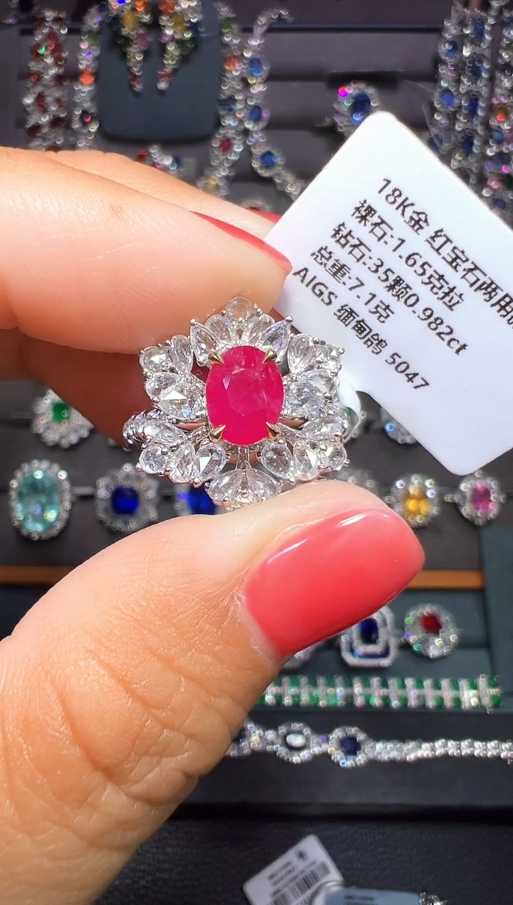 18K金镶嵌戒指红宝石AIGS 缅甸鸽 1.65克拉