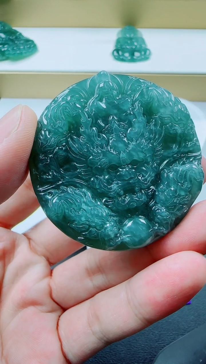 翡翠未镶嵌颈饰悟道九龙多样性发其一