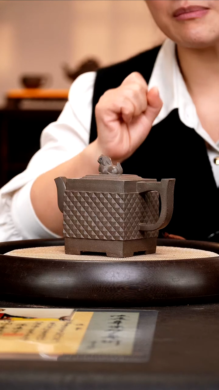 茶壶紫砂SJH46  垣上醒狮  青玉砂  360cc