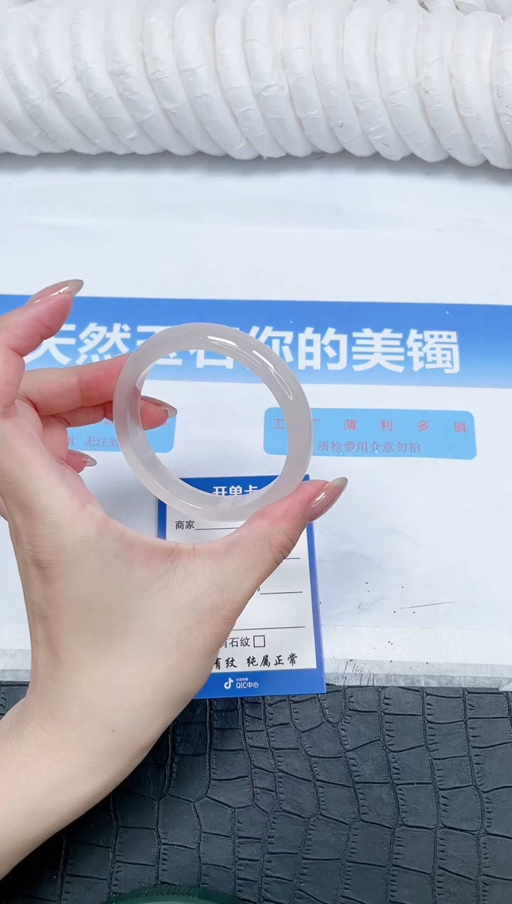 石英质玉手镯未镶嵌75-56