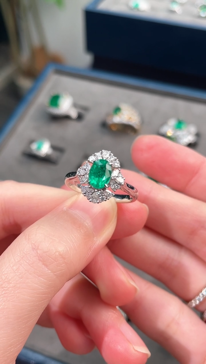 【闪购商品】祖母绿戒指18K金镶嵌两用0.95ct