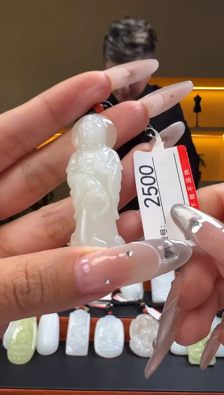 颈饰未镶嵌和田玉1