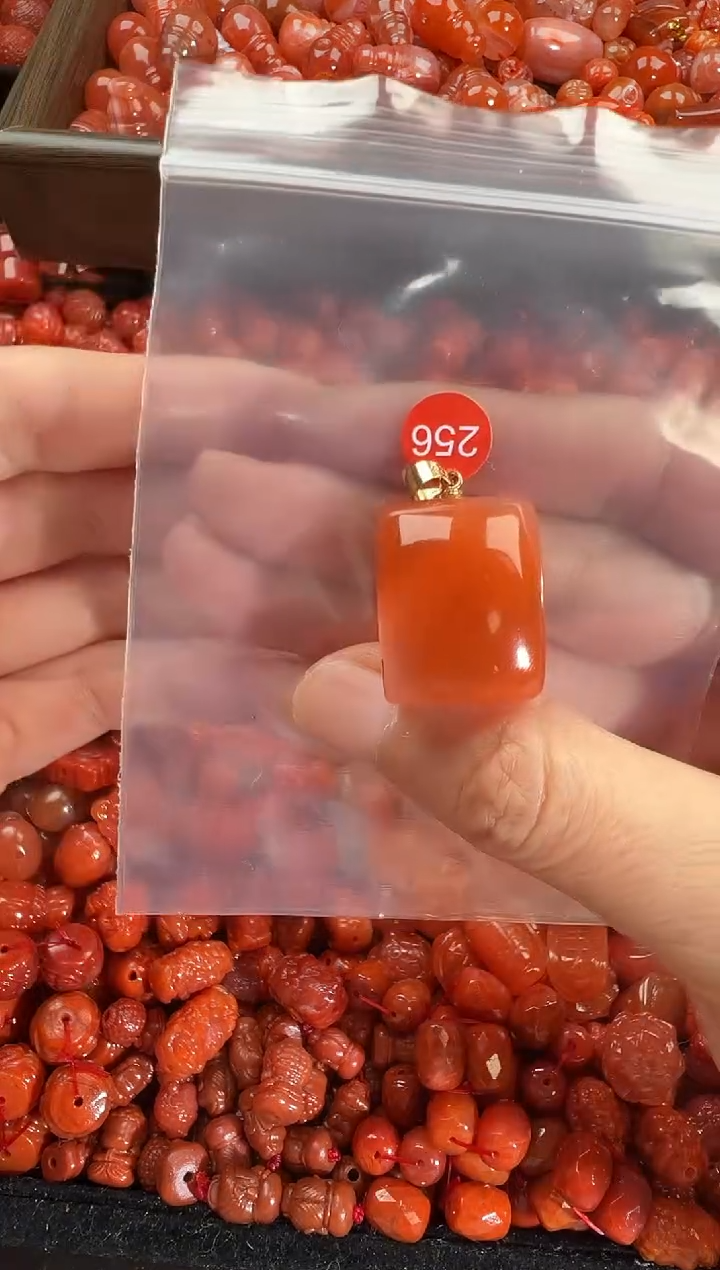 颈饰未镶嵌南红玛瑙1