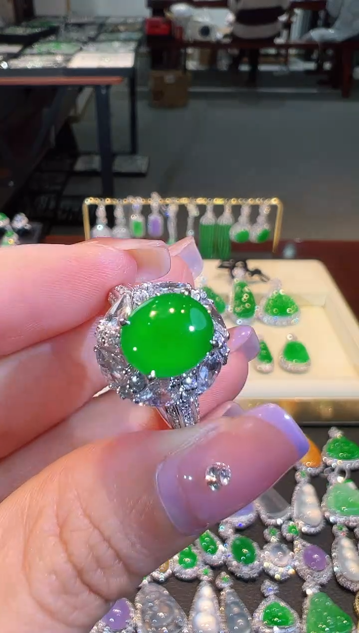 【闪购商品】翡翠戒指18K金镶嵌翡翠