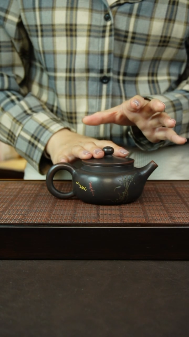 【闪购商品】坭兴陶 纯手工  刻画宫灯 150cc