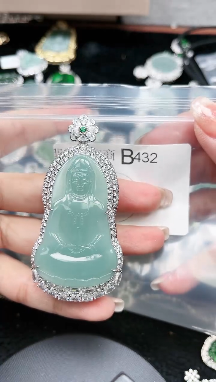 【闪购商品】翡翠颈饰未镶嵌432赠皮绳