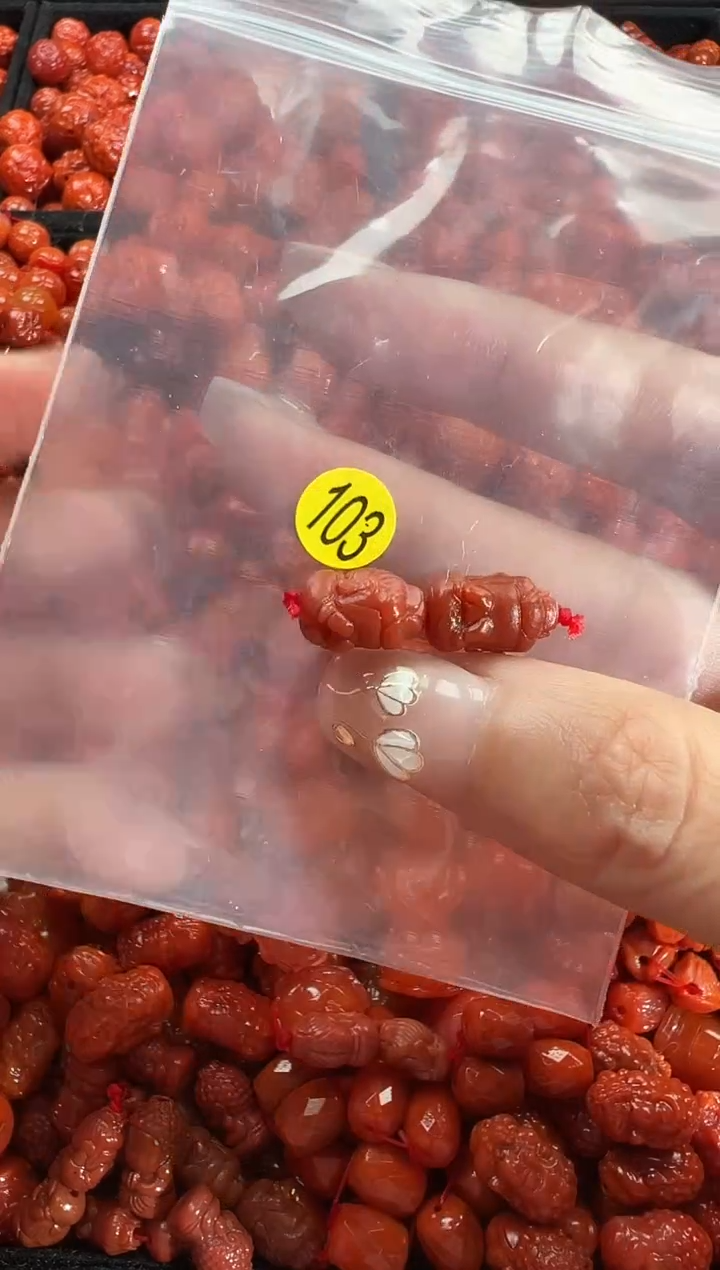 颈饰未镶嵌南红玛瑙1