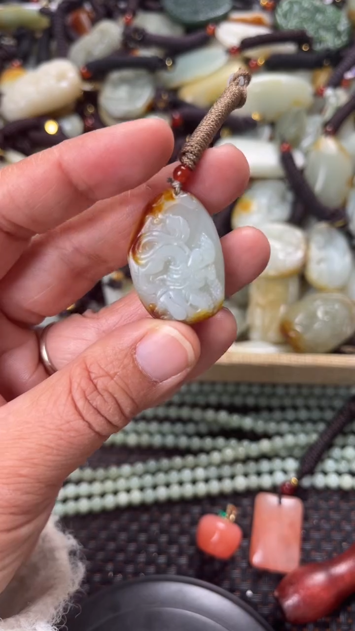 【闪购商品】和田玉颈饰未镶嵌多样性发货没有证书拍一发一有瑕