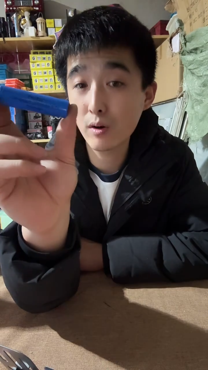 18650动力电池发3节