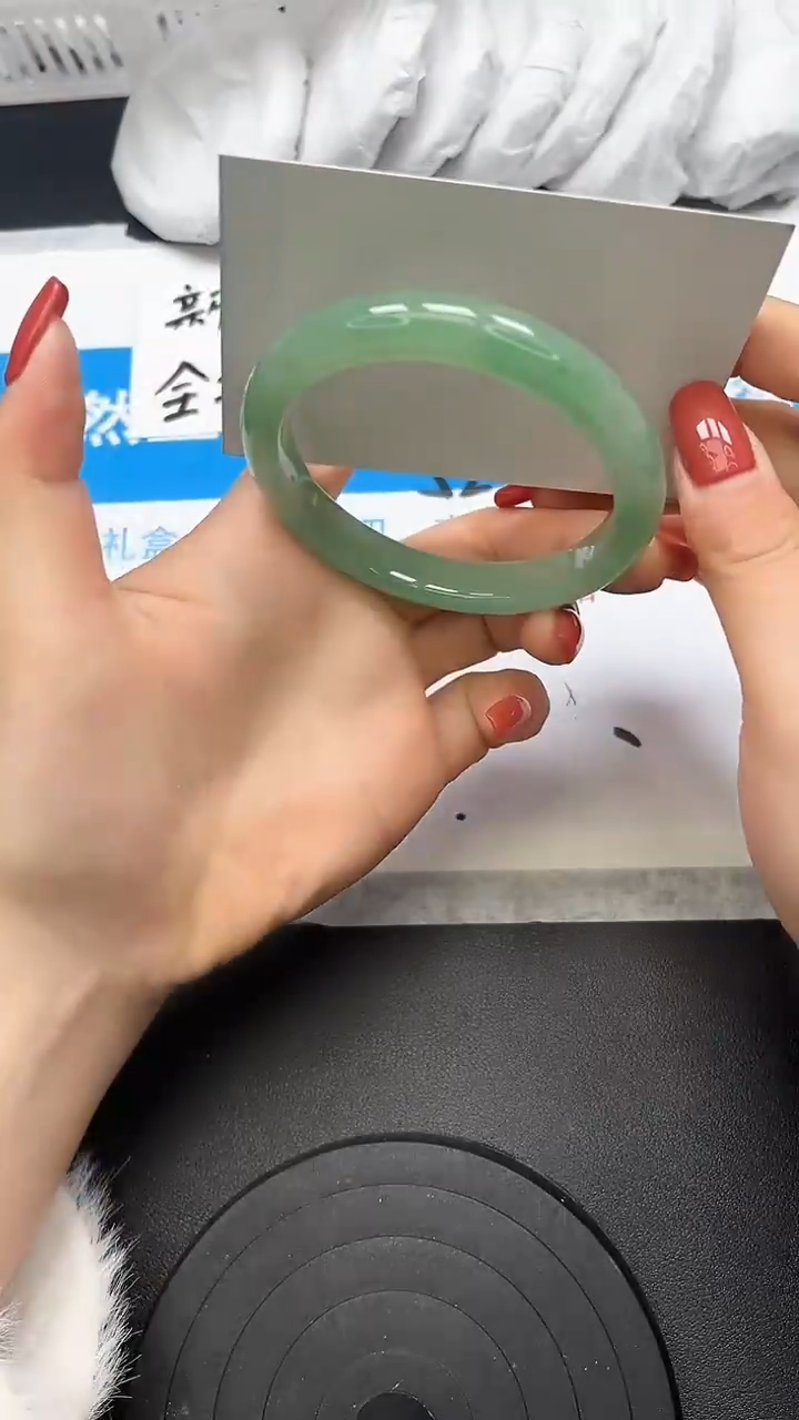 【闪购商品】石英质玉手镯未镶嵌180