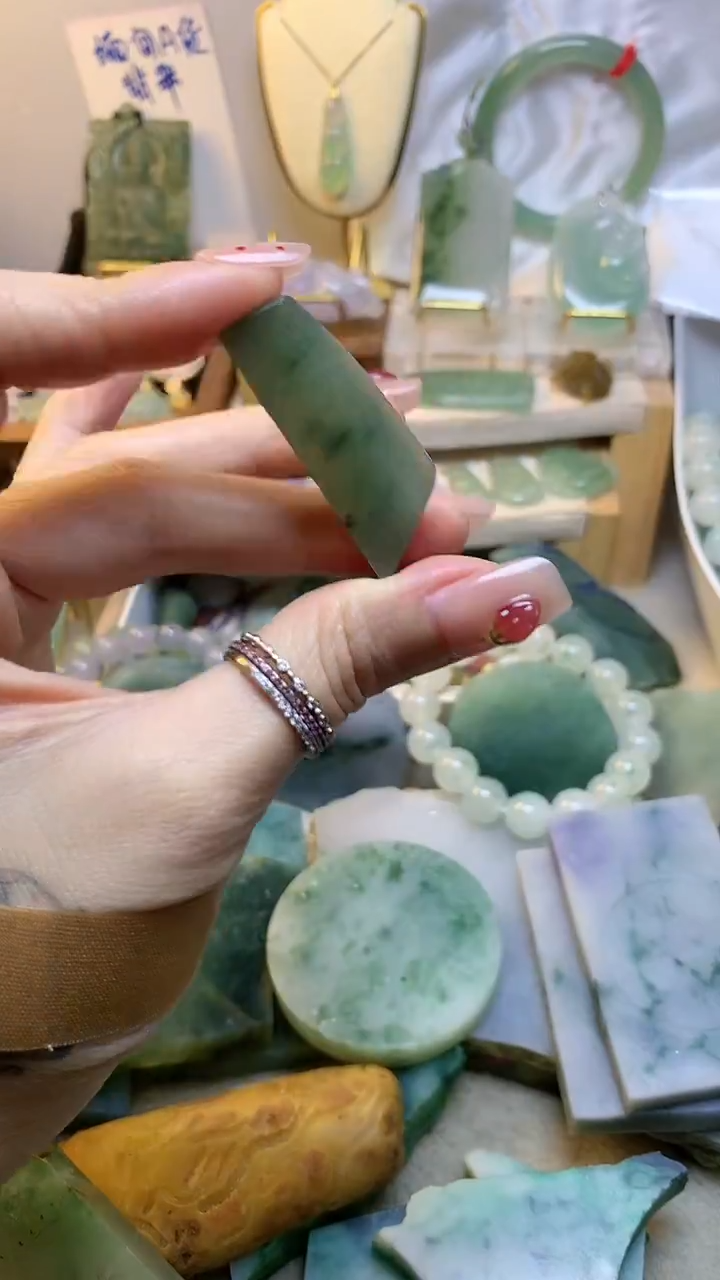 未镶嵌挂件翡翠缅甸A货翡翠,没有运费险,有纹有裂