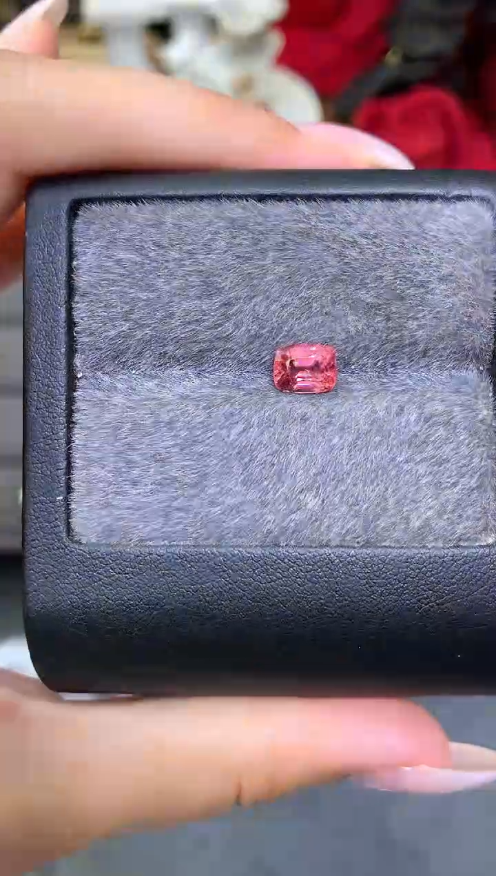 未镶嵌裸石定制尖晶石枕型 帕帕日落色调 1.31ct