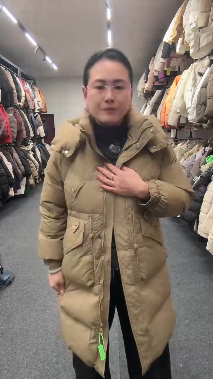 艾雨衣尚羽绒外套