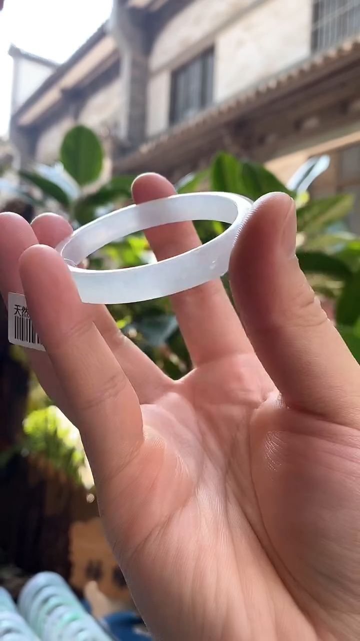 【闪购商品】翡翠手镯（贵妃镯）未镶嵌54贵妃