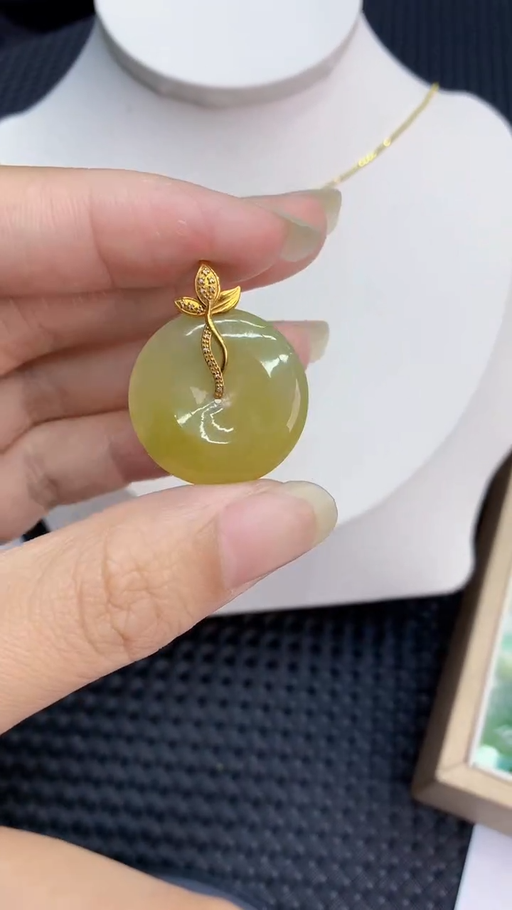 【闪购商品】翡翠颈饰18K金镶嵌            8