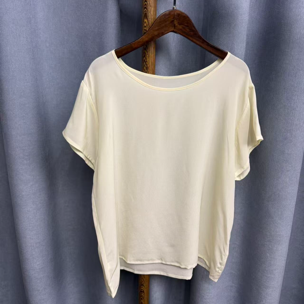 秋季新款休闲时尚圆领桑蚕丝短袖上衣女H495