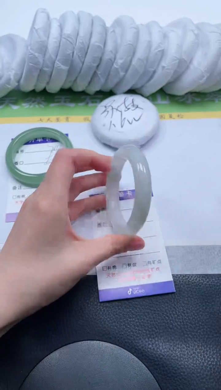 【闪购商品】石英质玉手镯未镶嵌A211-55