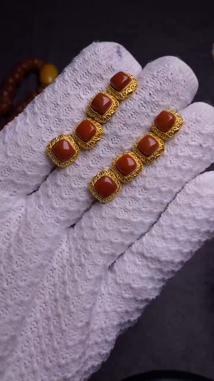 【闪购商品】南红玛瑙颈饰银S925镀金镶嵌南红背云（多样性发其一）