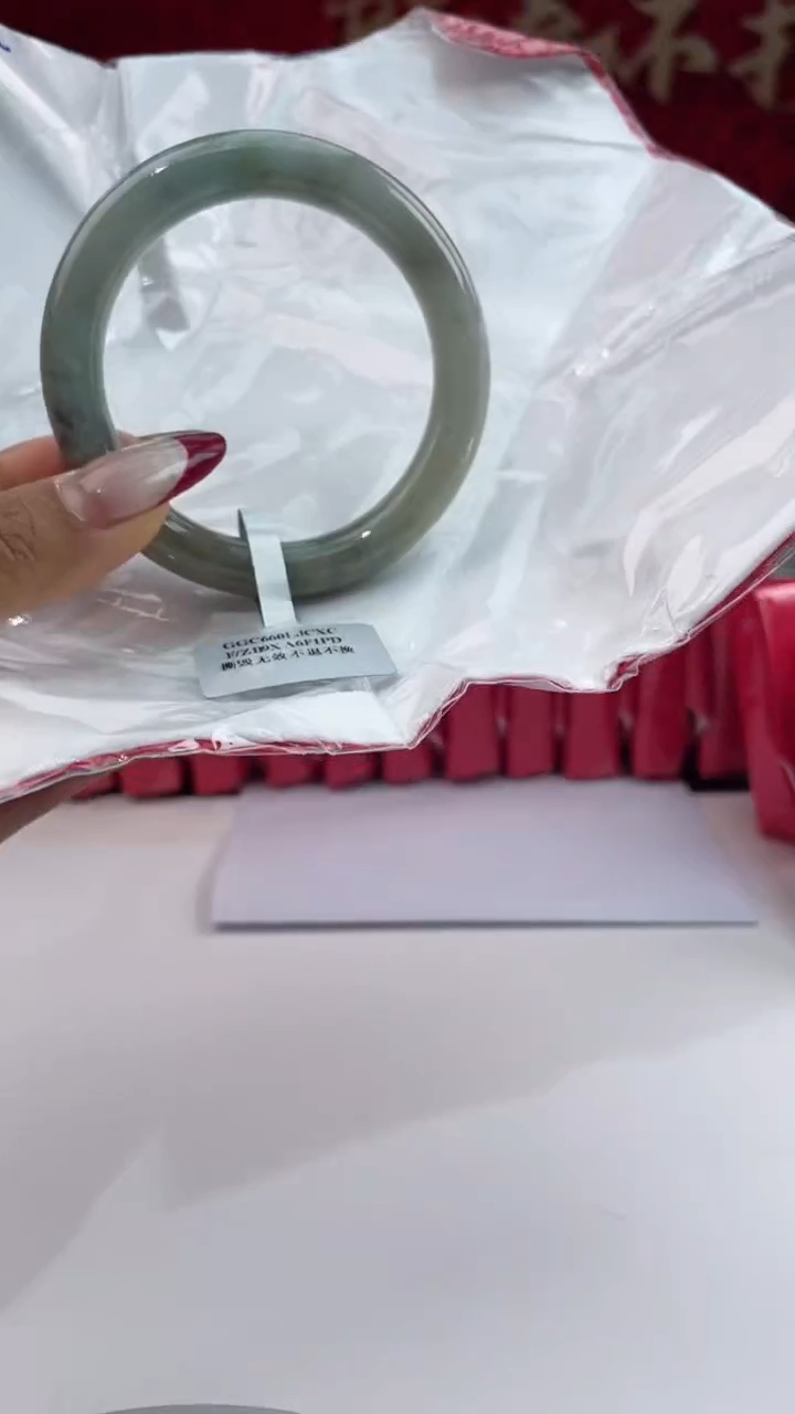 【闪购商品】翡翠手镯未镶嵌11翡翠手镯（微瑕）