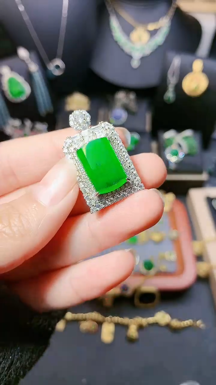 【闪购商品】翡翠吊坠(赠链)银S925镶嵌吊坠