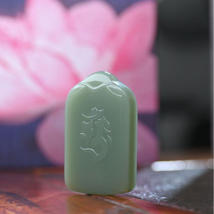 俄罗斯碧玉粉青平安牌平平安安无病无灾时尚精美雕刻手工精雕