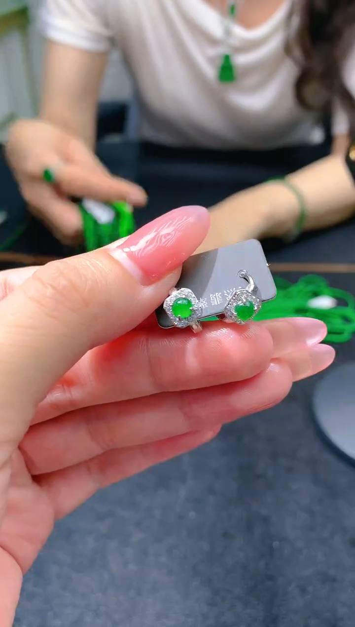 翡翠未镶嵌颈饰天然A货翡翠