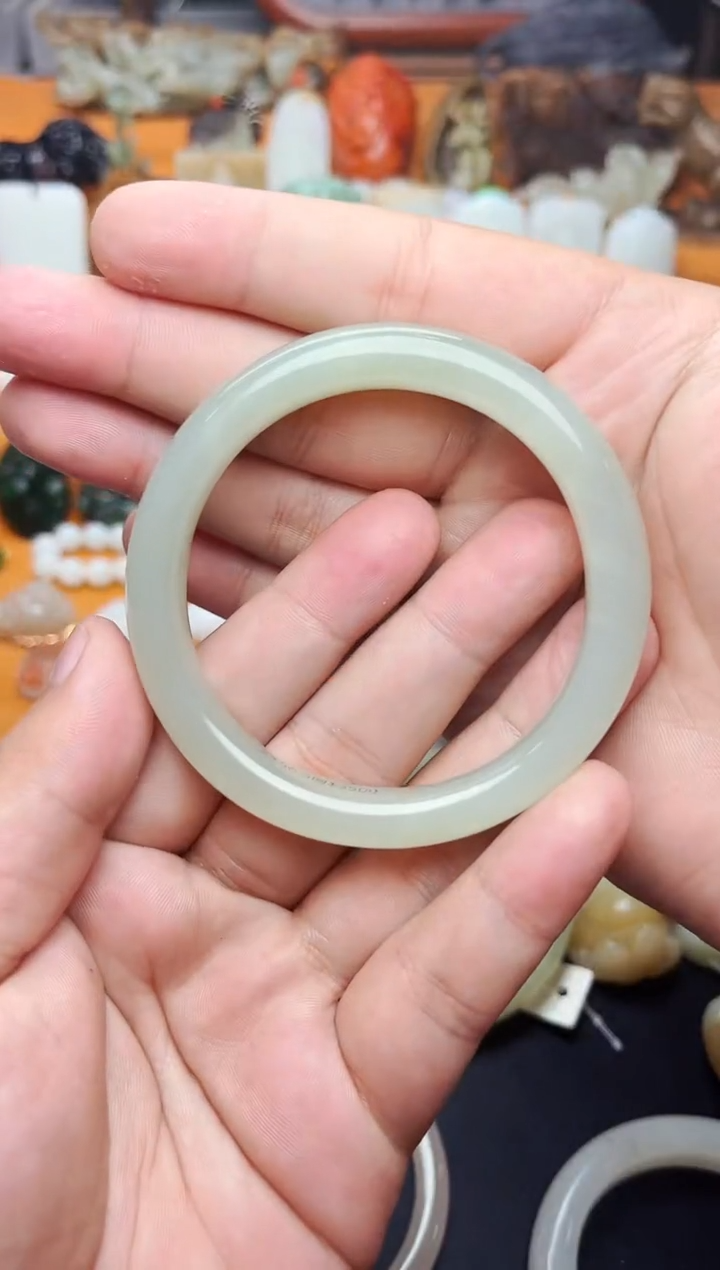 【闪购商品】和田玉手镯未镶嵌56.6圈口01